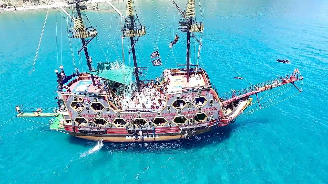 Daha büyük tekne ile denizde parti!